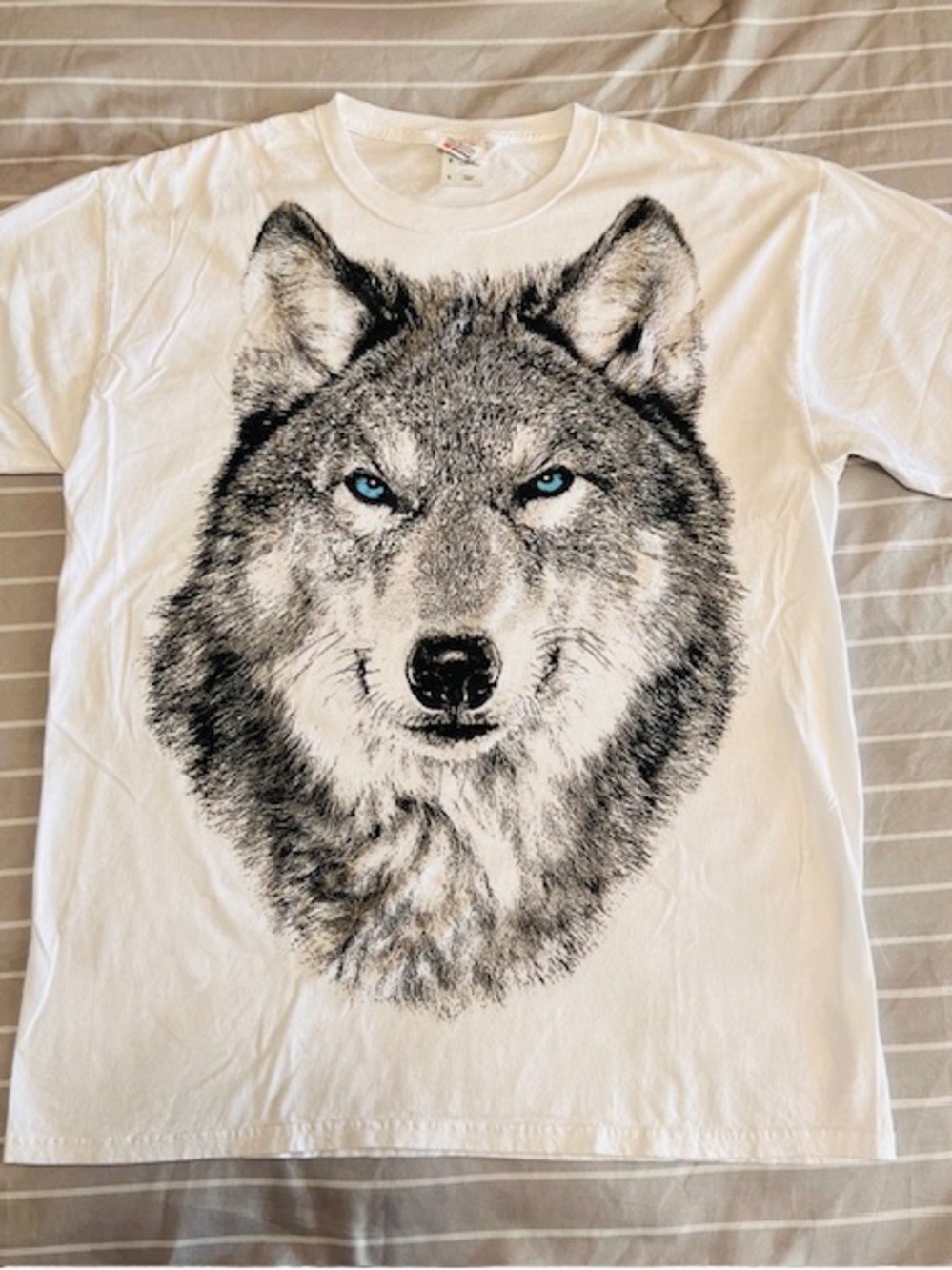 Fruit of the Loom White Alaskan wolf tee